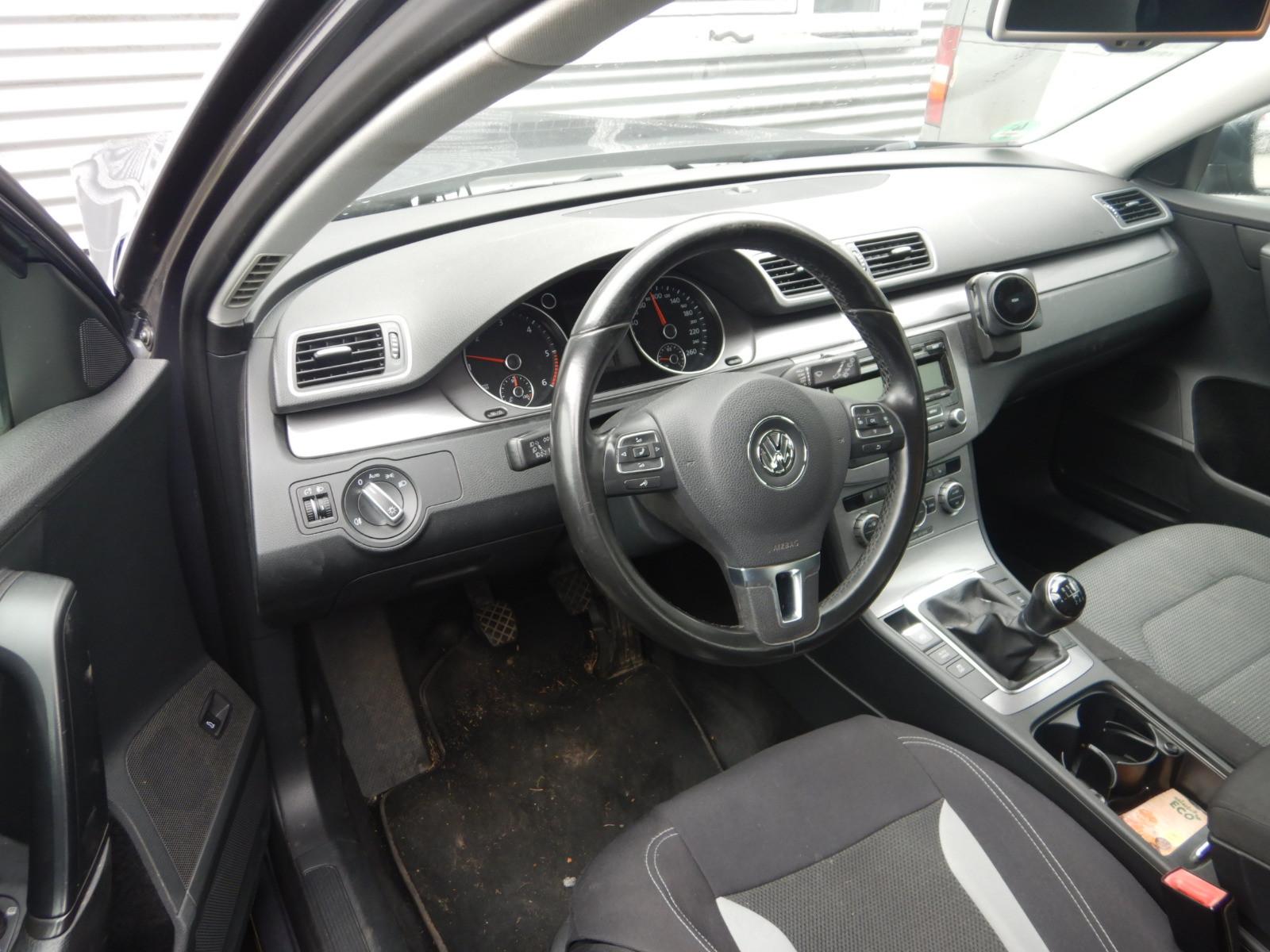 Volkswagen Passat 2013 — interior