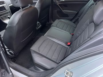 Volkswagen Golf - 6