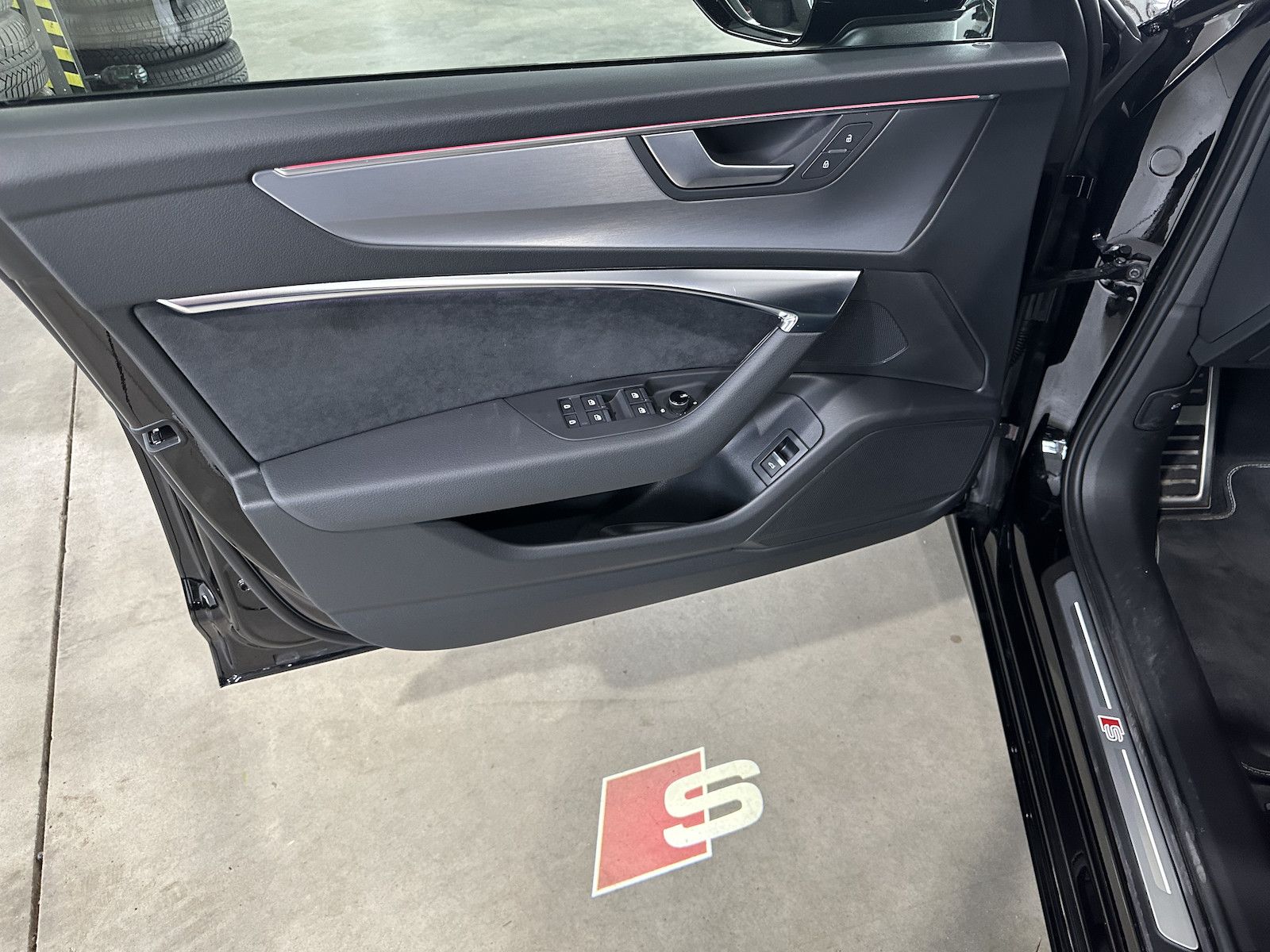 Fahrzeugabbildung Audi A6 Avant 45 TFSI quattro S line/Leder/Pano/´21/