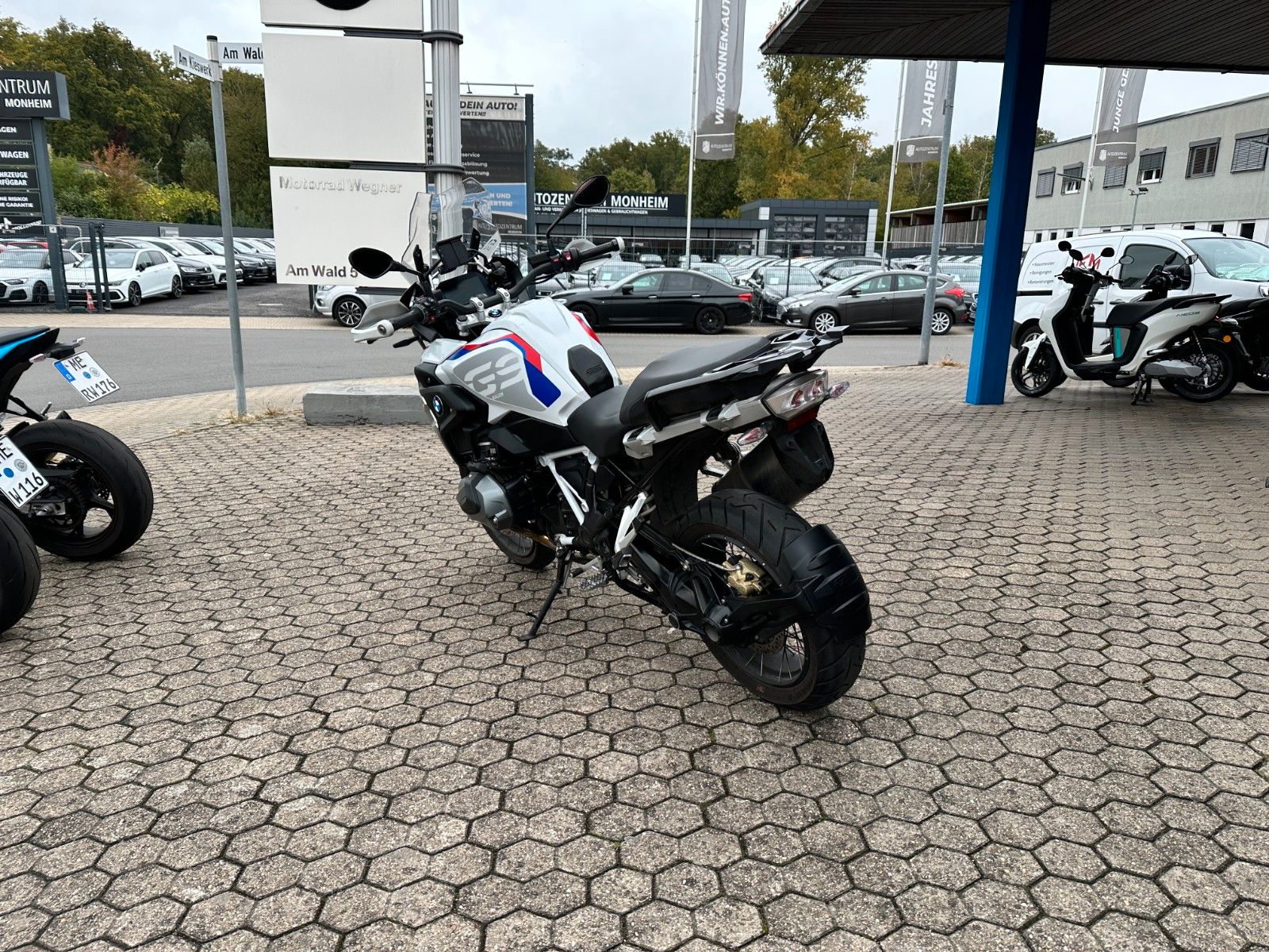 Fahrzeugabbildung BMW R 1250 GS - Anschlussgarantie bis 02/27