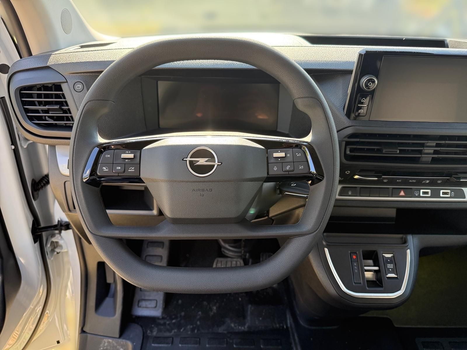Fahrzeugabbildung Opel Vivaro Kombi XL 2.2 AT8