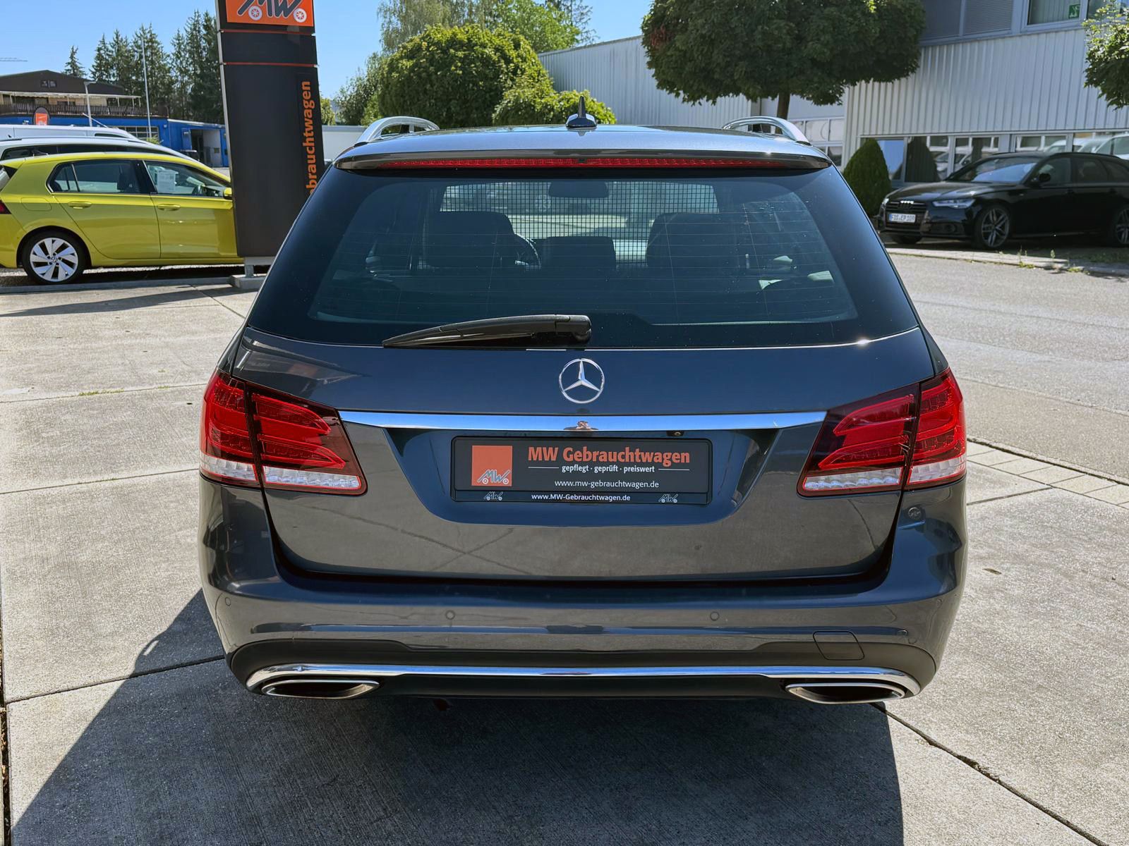 Fahrzeugabbildung Mercedes-Benz E 350 Avantgarde Bluetec MwSt. AHK 360° H&K  ACC