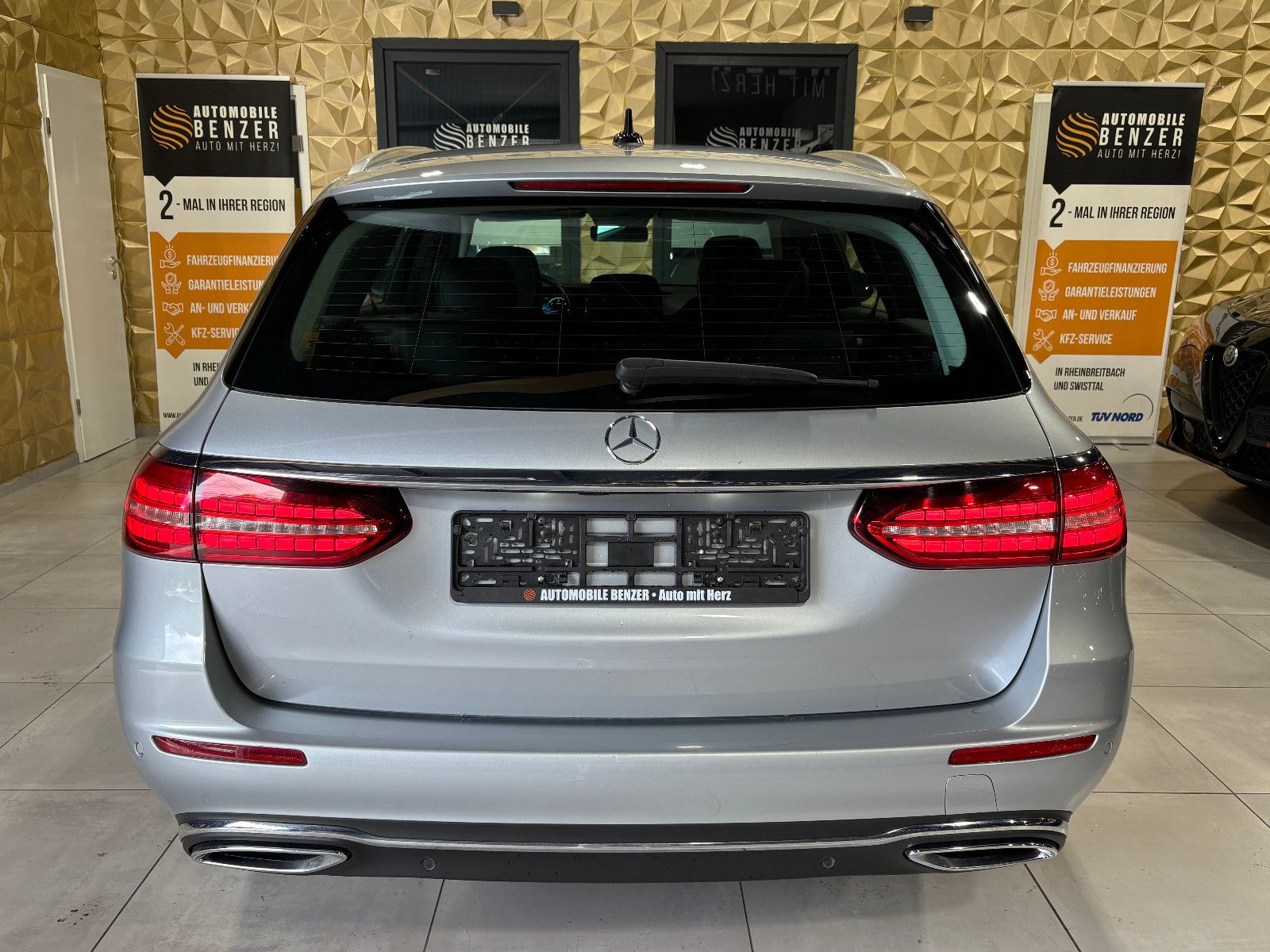Fahrzeugabbildung Mercedes-Benz E 220 T-Modell d/NAVI/KAMERA/APPLE/AMBIENTE/ACC