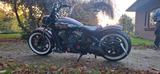 Indian Scout Bobber Custom Umbau im Deadpool Stil - INDIAN SCOUT Motorrad
