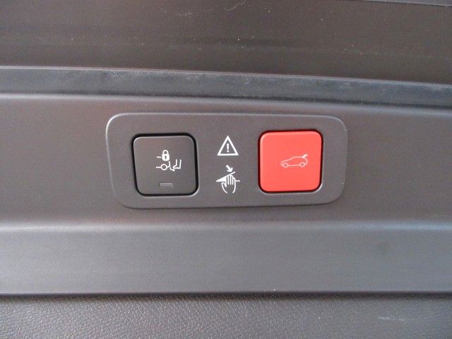 Fahrzeugabbildung Peugeot 5008 GT-LINE 1.2T LED/NAV/SHZ/PDC/360°/LEDER/AHK