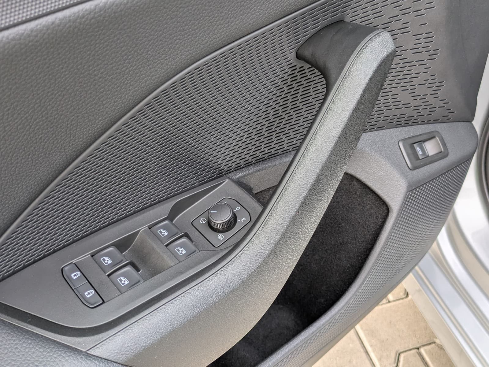 Fahrzeugabbildung SKODA Octavia 1.5 DSG Sportline PANO*MATRIX*AHK*5J.GAR