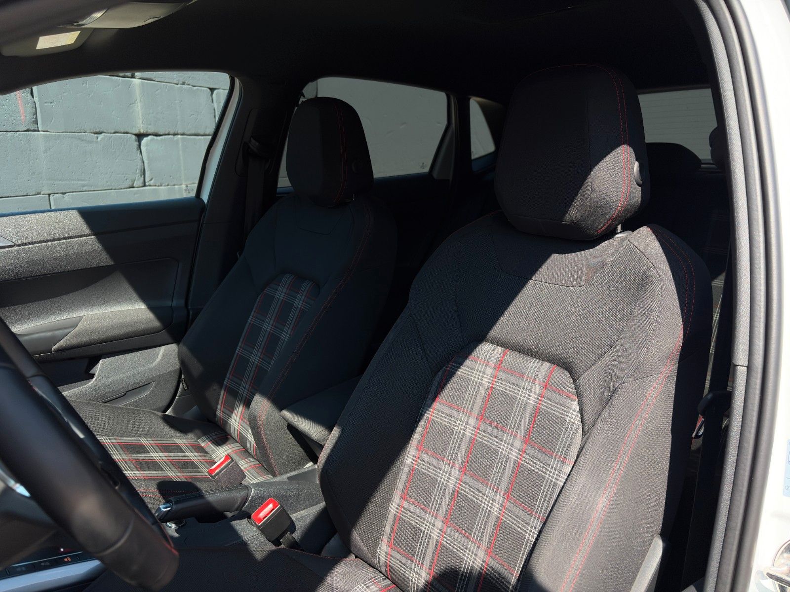 Fahrzeugabbildung Volkswagen Polo VI GTI 2.0 TSI DSG KW ACC PDC SHZ CarPlay