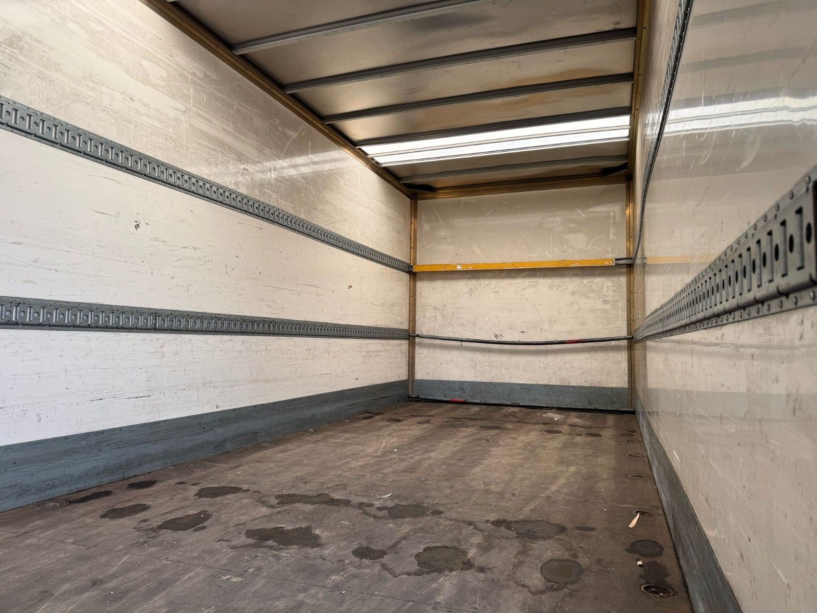 Fahrzeugabbildung MAN TGL 12.250 Koffer mit Ladebordwand AHK Seitentür