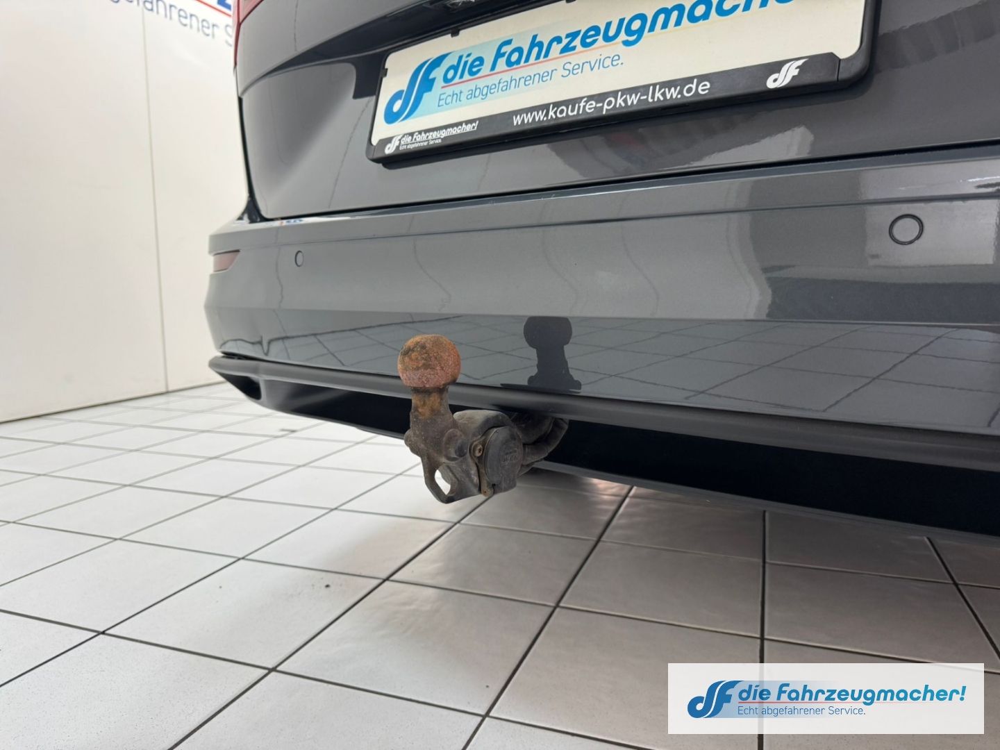 Fahrzeugabbildung Volkswagen Golf VIII Variant Life 2.0 TDI EU6d AHK-klappbar
