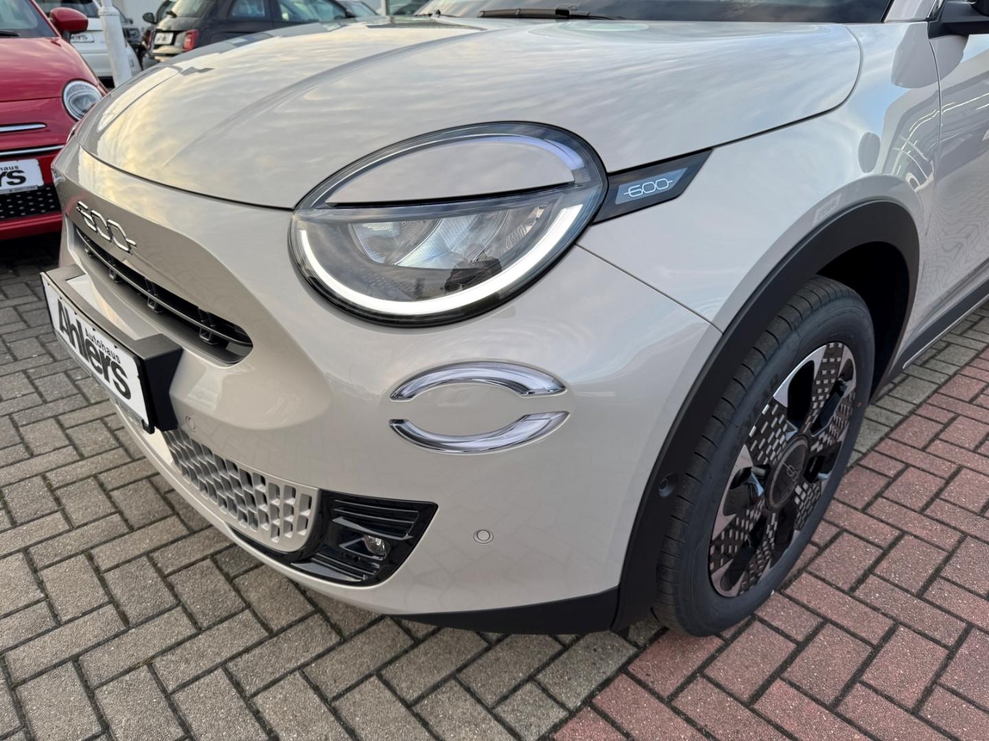 Fiat 600 La Prima+AUTOMATIK+LEDERBRAUN+NAVI+KAMERA+SH