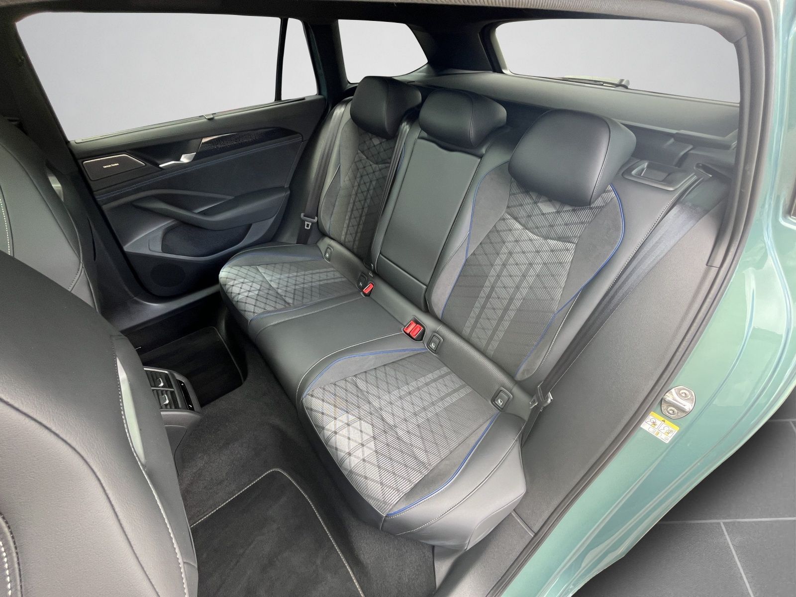 Volkswagen Passat Variant - Bild 15