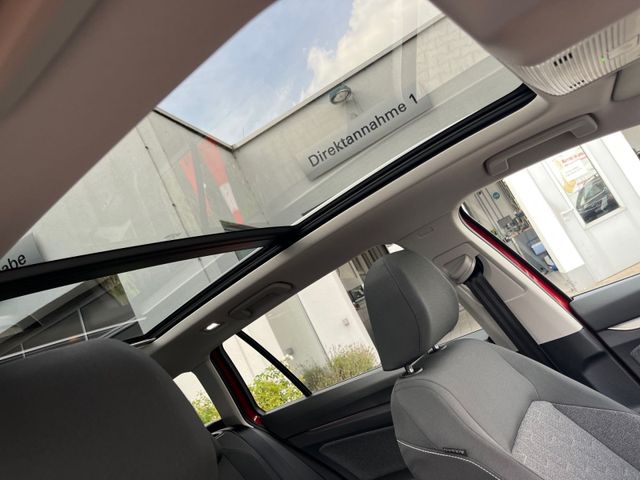 Golf VIII Variant 1.5 TSI MOVE LED+PANO+DCP+STHZ