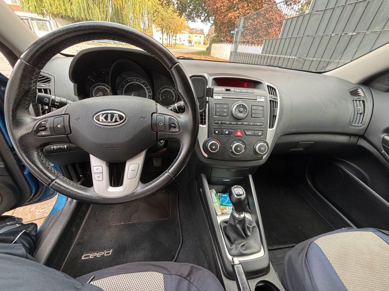Kia cee'd 2009 — interior