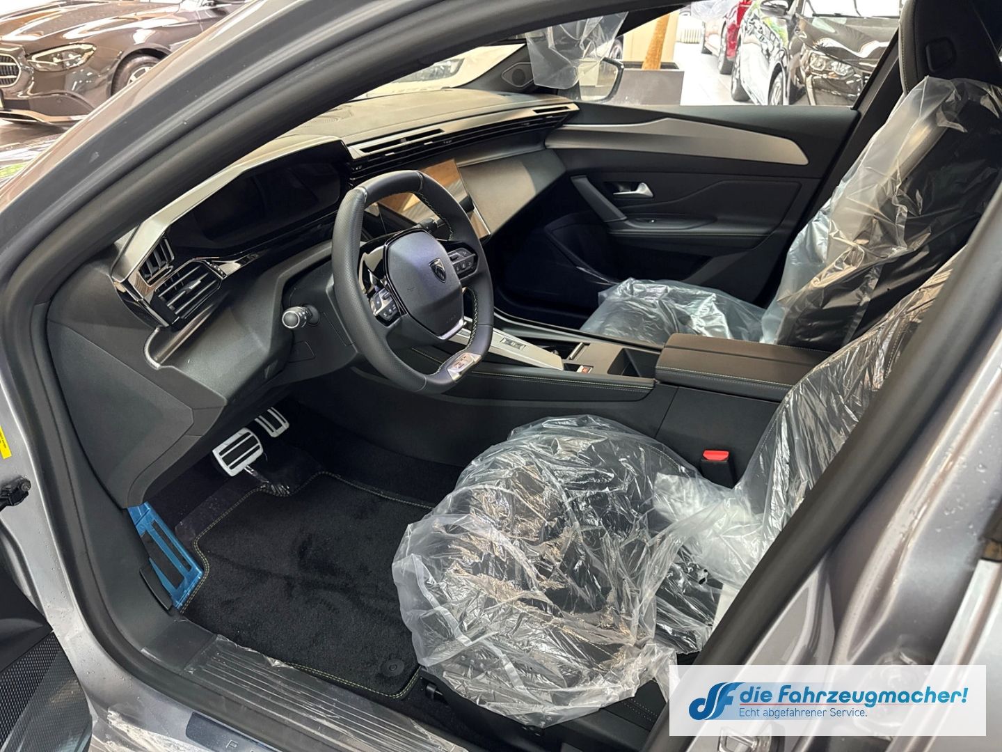 Fahrzeugabbildung Peugeot 308 SW GT Navi Digitales Cockpit Memory Sitze 36