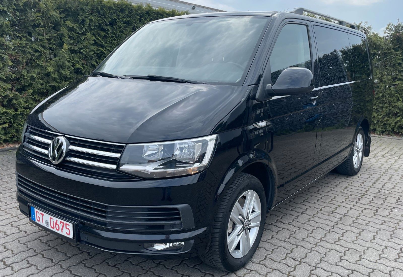 Volkswagen T6 Multivan 2016, 2.0D dīzelis, Automāts, Furgons, Melns — Latvijā