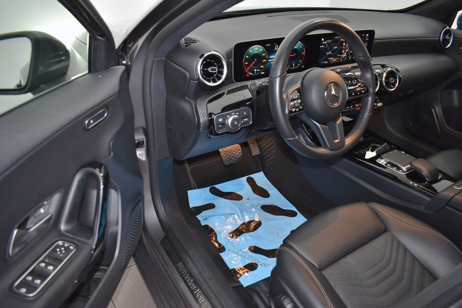 Fahrzeugabbildung Mercedes-Benz A 180d T.Leder,Navi,LED,SH,Panorama