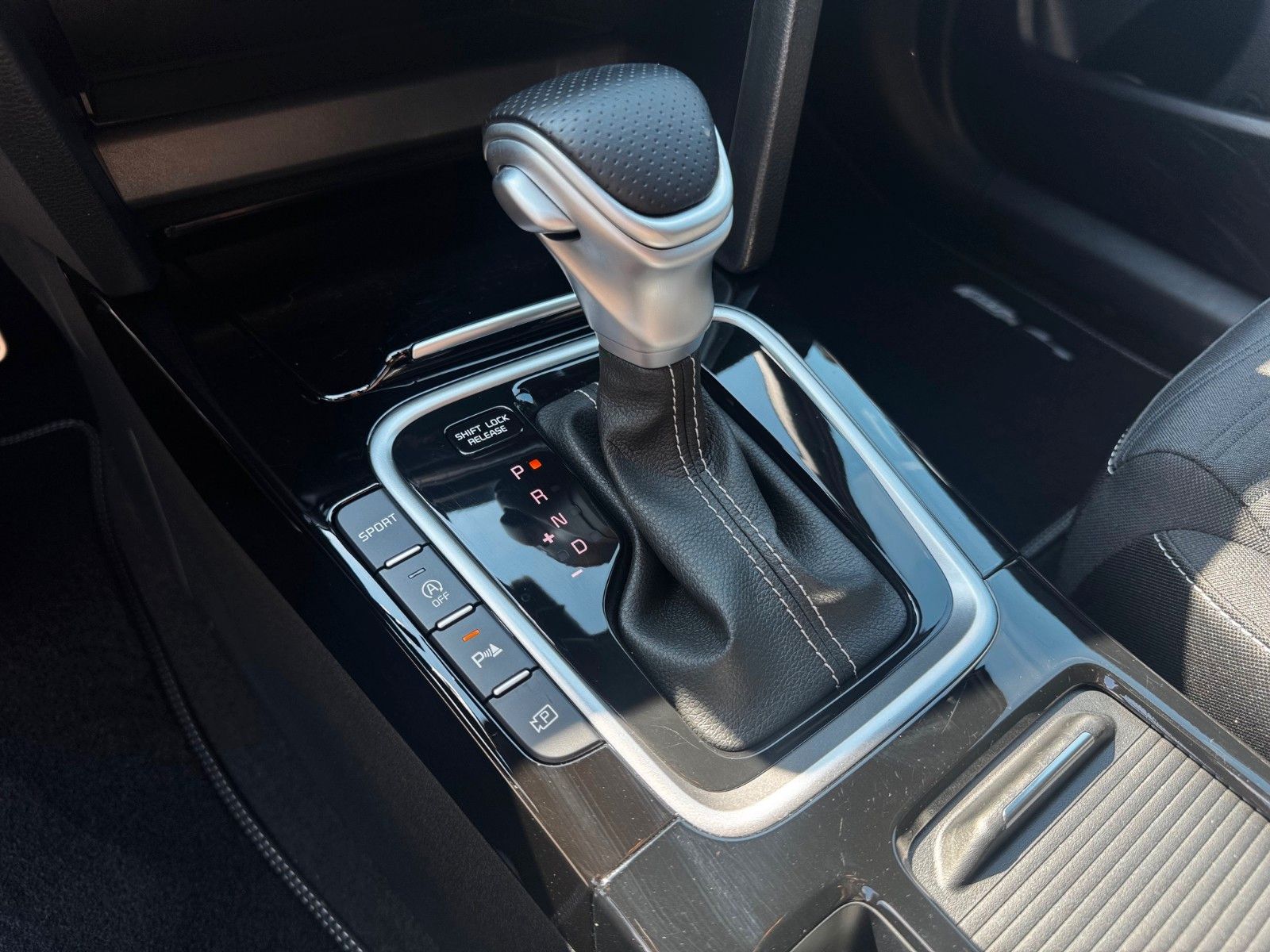 Fahrzeugabbildung Kia CEED 1.5T DCT7 GTL BENZIN 160 PS KAMERA NAVI