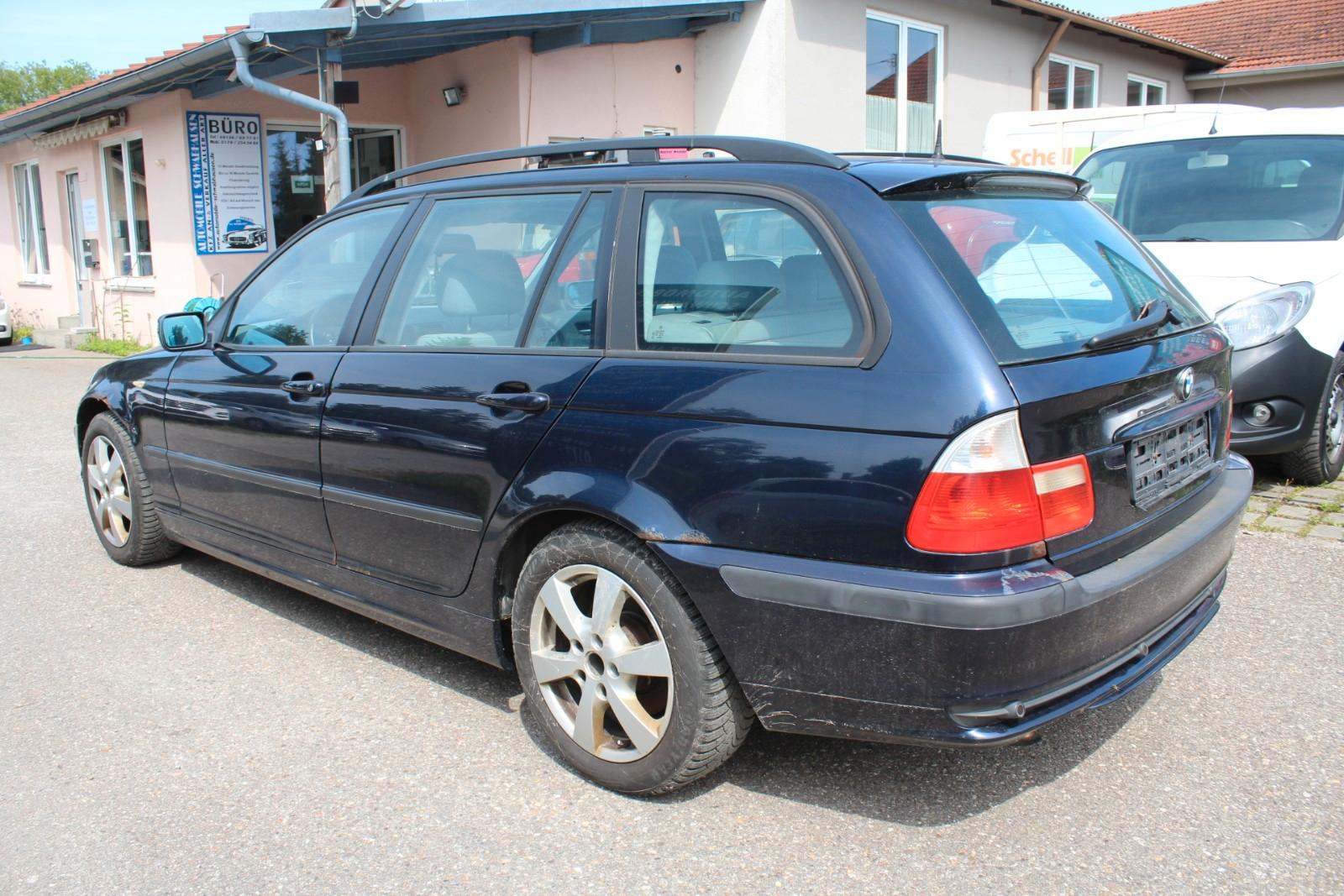 BMW 320 2004 — interior