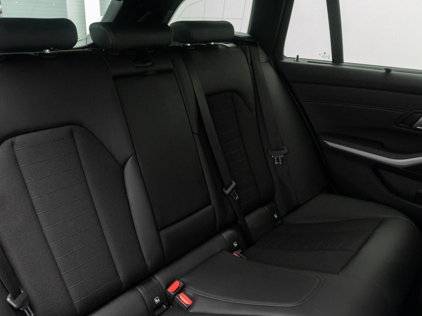 Fahrzeugabbildung BMW 318d Geschwindigreg DAB Alarm AHK WLAN M Sport