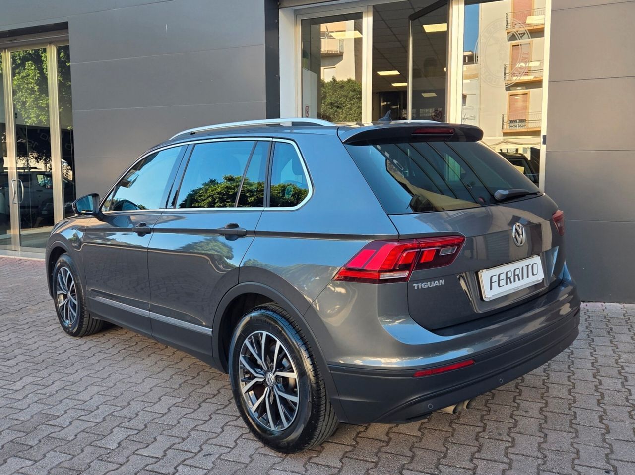 Volkswagen Tiguan 1.6 TDI SCR Business BlueMotio imagem 2