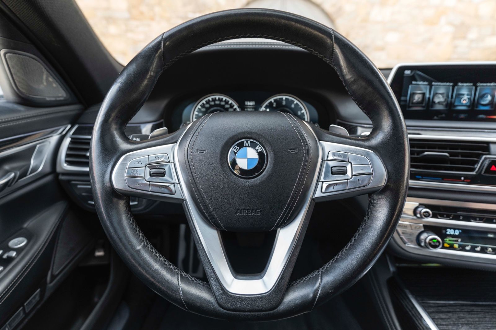Fahrzeugabbildung BMW 750Li xDrive M SKY LUX LOUNGE HUD H&K TV ACC 360