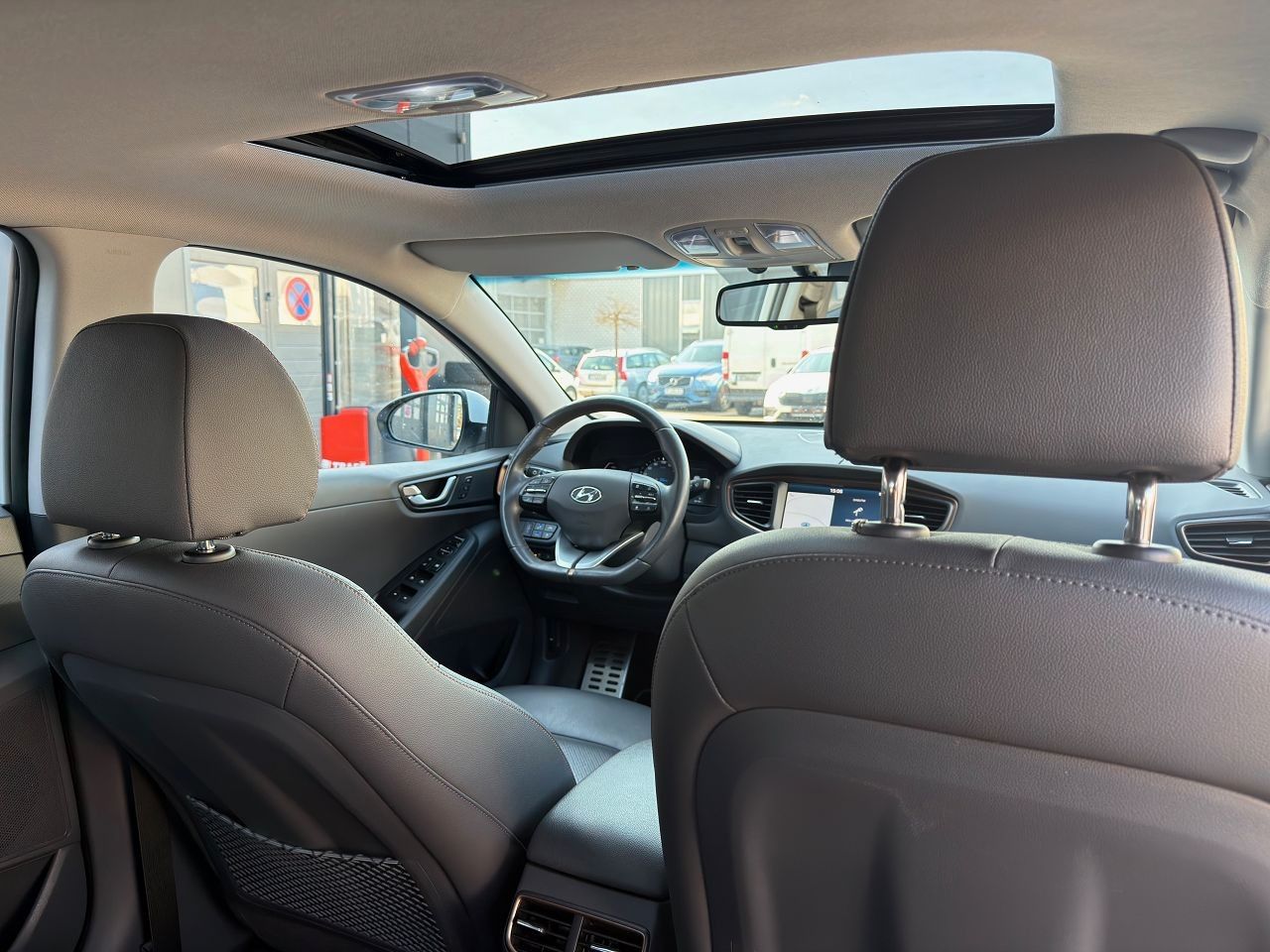 Fahrzeugabbildung Hyundai IONIQ EV Premium *Schiebedach*Totwinkel*ACC*LED*