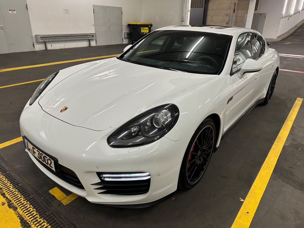 Image of Porsche Panamera