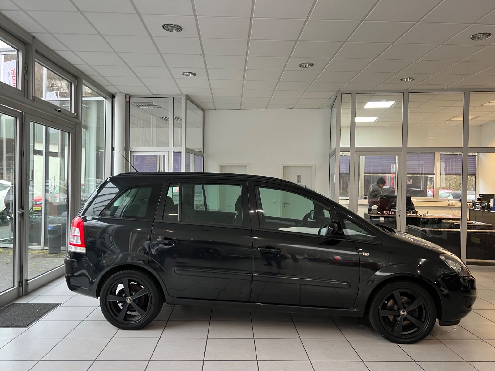 Fahrzeugabbildung Opel Zafira B Family 1.8 * 1.HAND* 7.Sitzer *