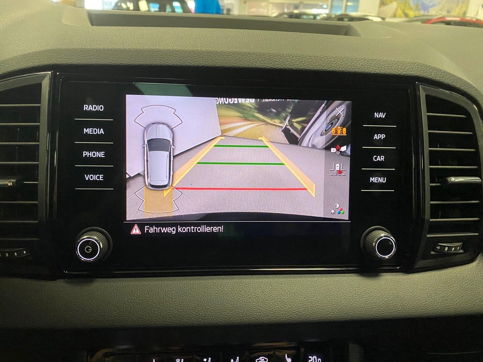 Fahrzeugabbildung SKODA Karoq 1.5 TSI DSG Sportline+AHK+ACC+NAVI+MATRIX