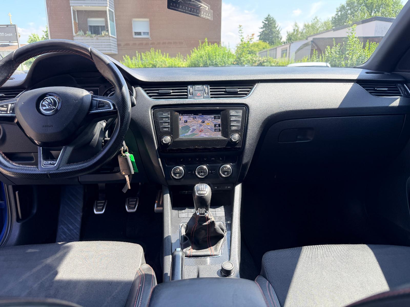 SKODA OCTAVIA RS 2.0 TDI 184ch - NAVIGATION - BI-XÉNON - ATTELAGE - SIÈGES CHAUFFANTS