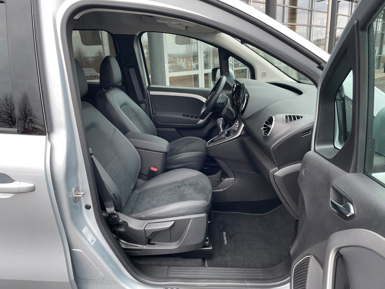 Fahrzeugabbildung Mercedes-Benz T 180 d Progressive Edition Kamera LED MBUX SHZ
