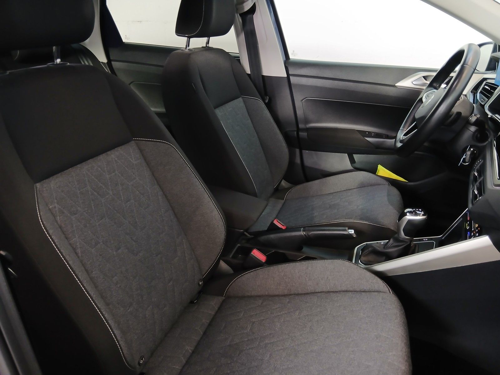 Fahrzeugabbildung Volkswagen Polo Move 1,0 TSI DSG + IQ.Drive + Navi + Kamera