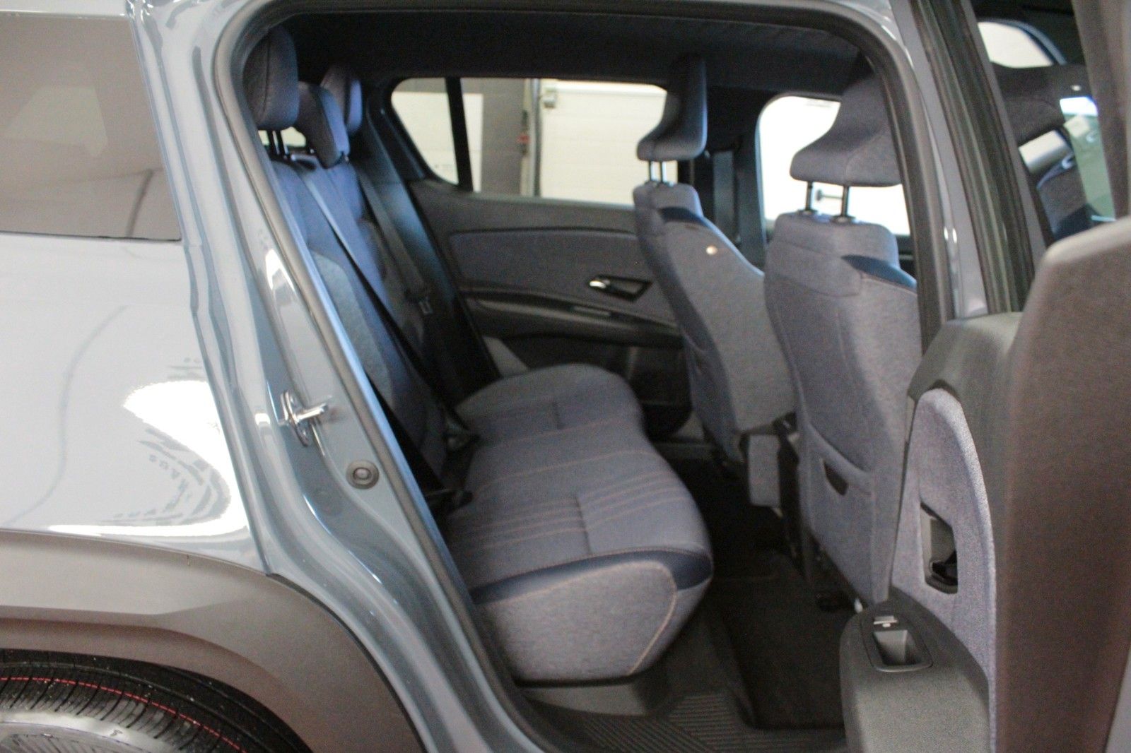 Fahrzeugabbildung Renault R 4 E-Tech 150 Comfort Range Techno Winter-Paket