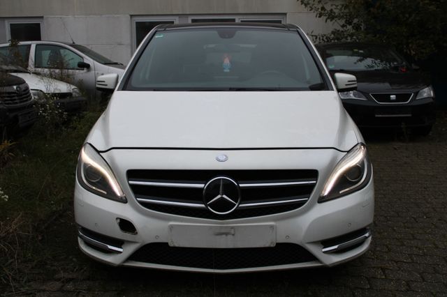 Mercedes-Benz B 200 CDI*NAVI*XENON+PANO*LEDER*NEUES MODELL!