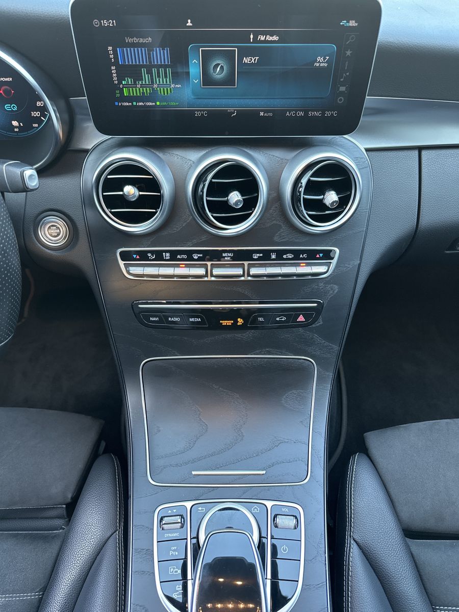 Fahrzeugabbildung Mercedes-Benz C 300de T AMG-Line NAV+LED+AHK+KAMERA+WIDESCREEN