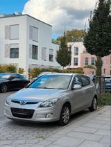 Hyundai i30 vollerer 2.0 - Hyundai i30 mit Benzin-Antrieb: Kleinwagen, Automatik