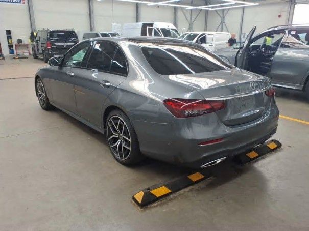 Fahrzeugabbildung Mercedes-Benz E 220 d AMG NIGHT+BURM+PANO+DISTR+HUD