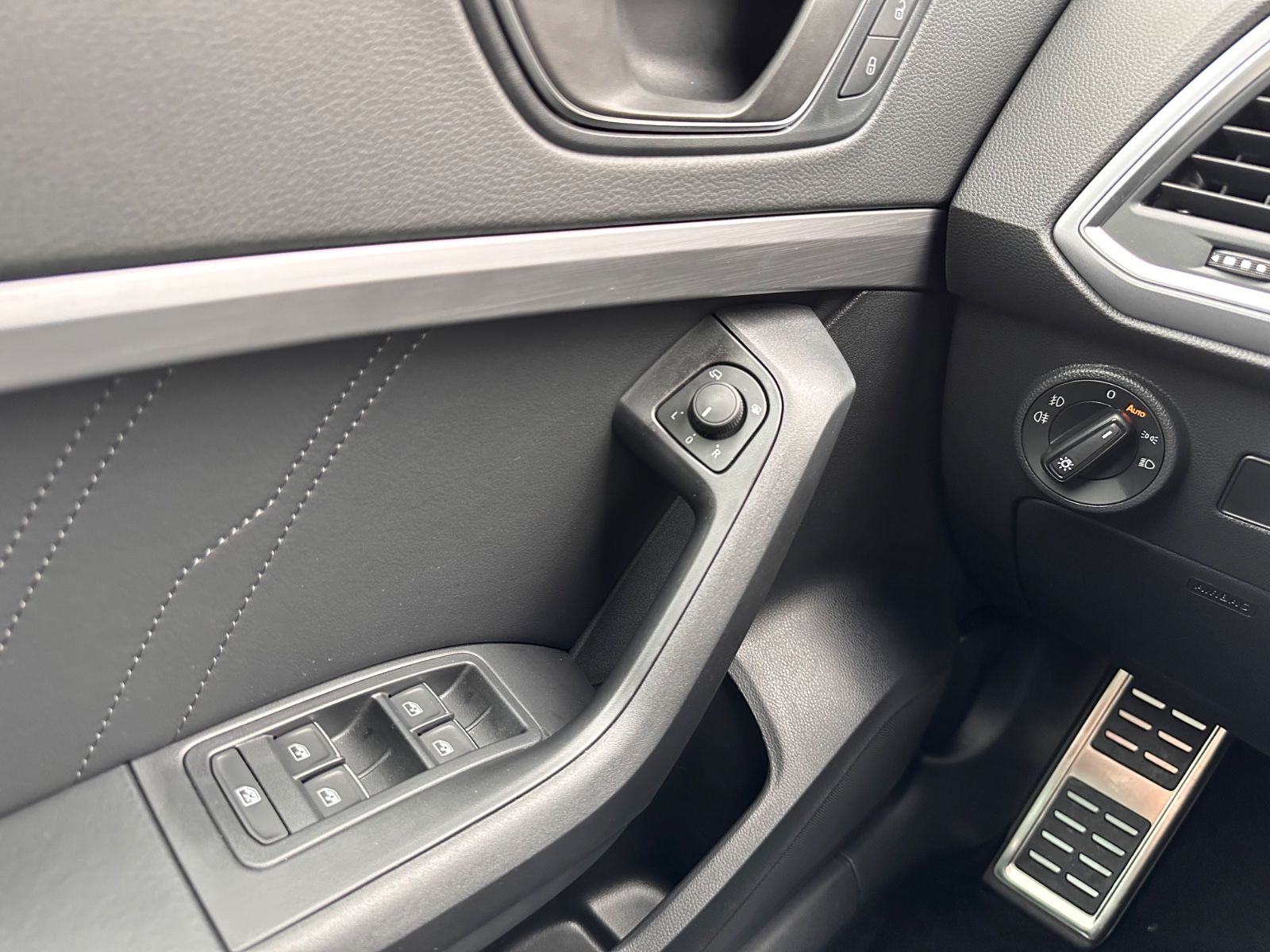 Fahrzeugabbildung SEAT Ateca FR 1.5 TSI DSG AHK/ACC/NAVI/LED/eHeck/SHZ