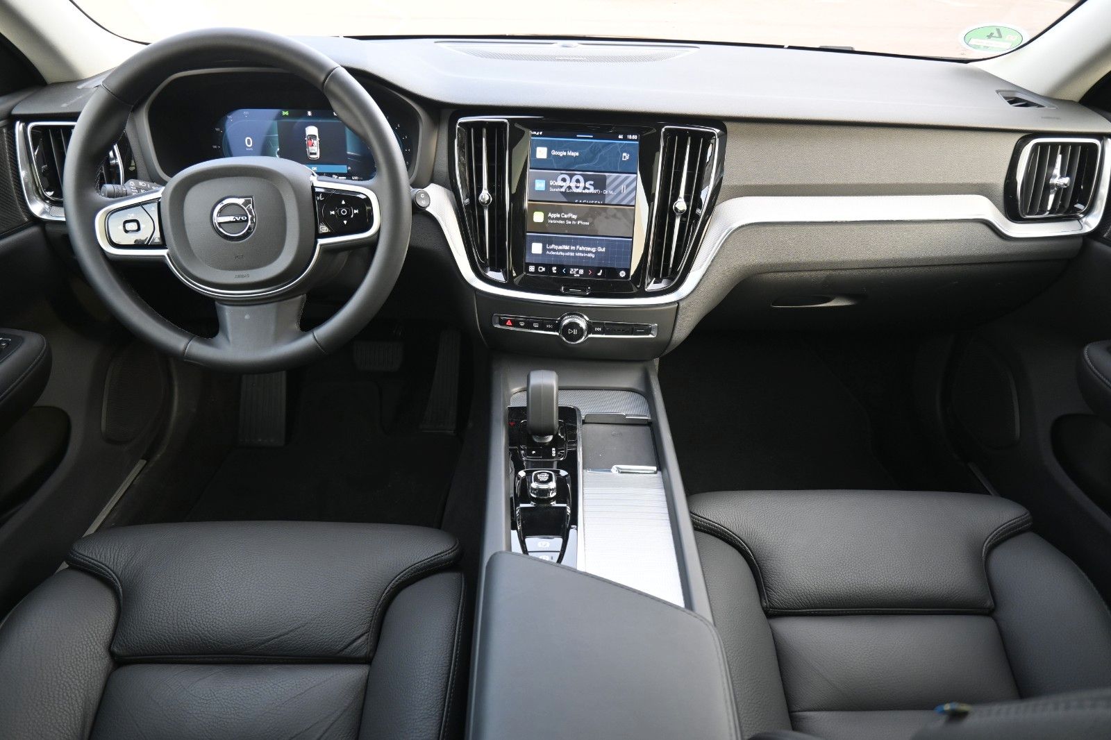 Fahrzeugabbildung Volvo V60 B4 DKG Plus Dark*FSHZG*H&K*360°*ACC*AHK