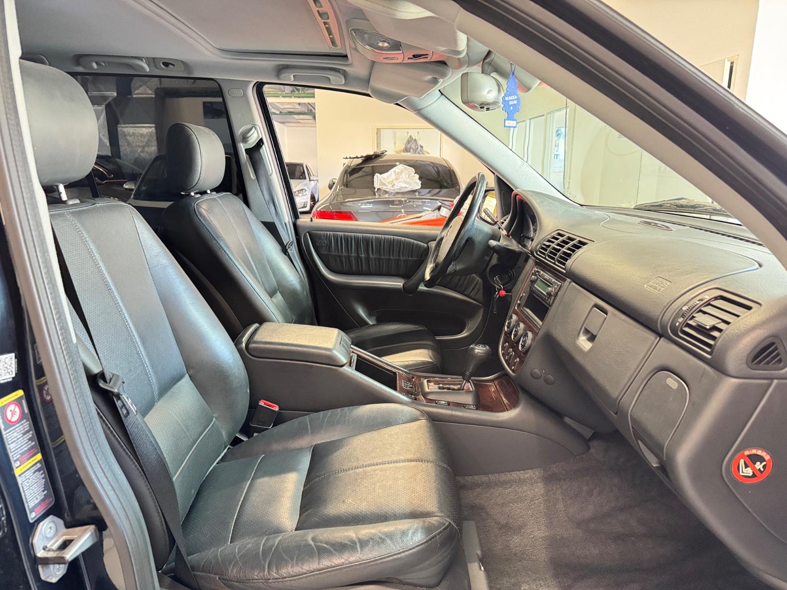 Mercedes-Benz ML350 2004 — photo 10