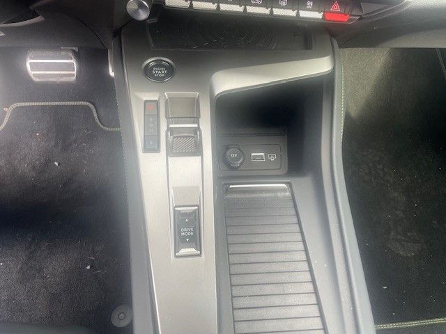 Fahrzeugabbildung Peugeot 408 GT 1.6 PlugIn Hybrid 225 AT+elektr. Heckklap