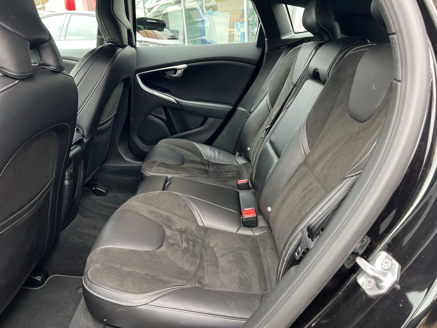 Fahrzeugabbildung Volvo V40 R-Design T2 2.0 Navi Leder LED Sperrdiff. Kl