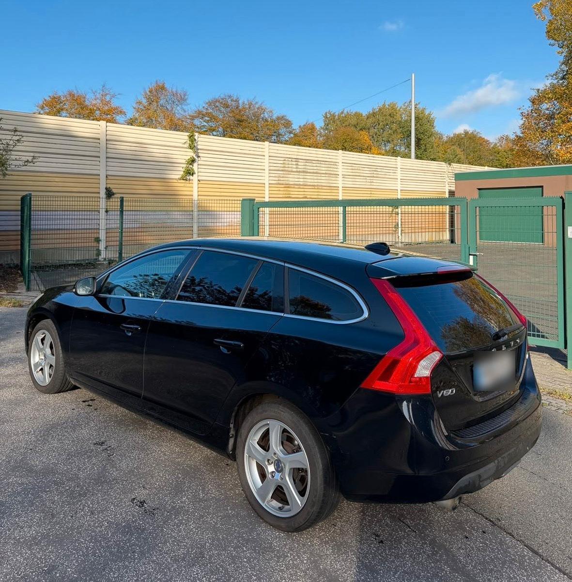 Volvo V60 2011 — engine 163 HP (120kW)