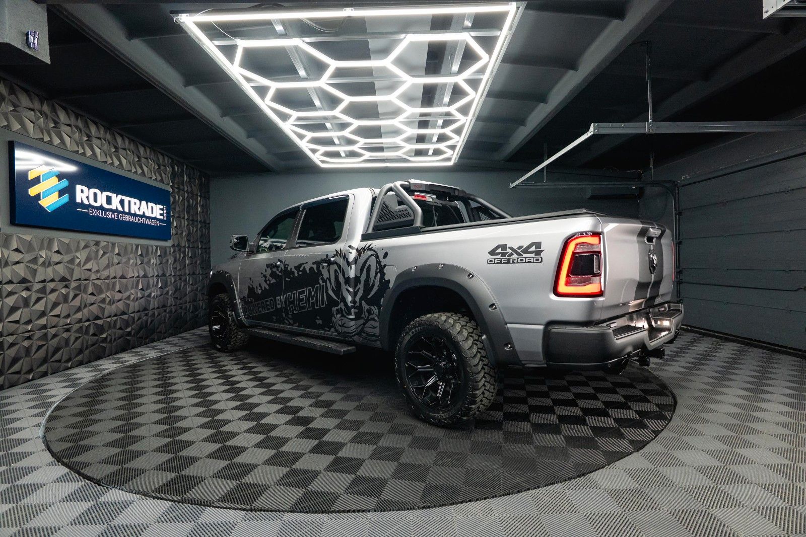 Fahrzeugabbildung Dodge RAM 5.7 V8 HEMI 4x4 OFFROAD LONGBED Seilwinde 5T