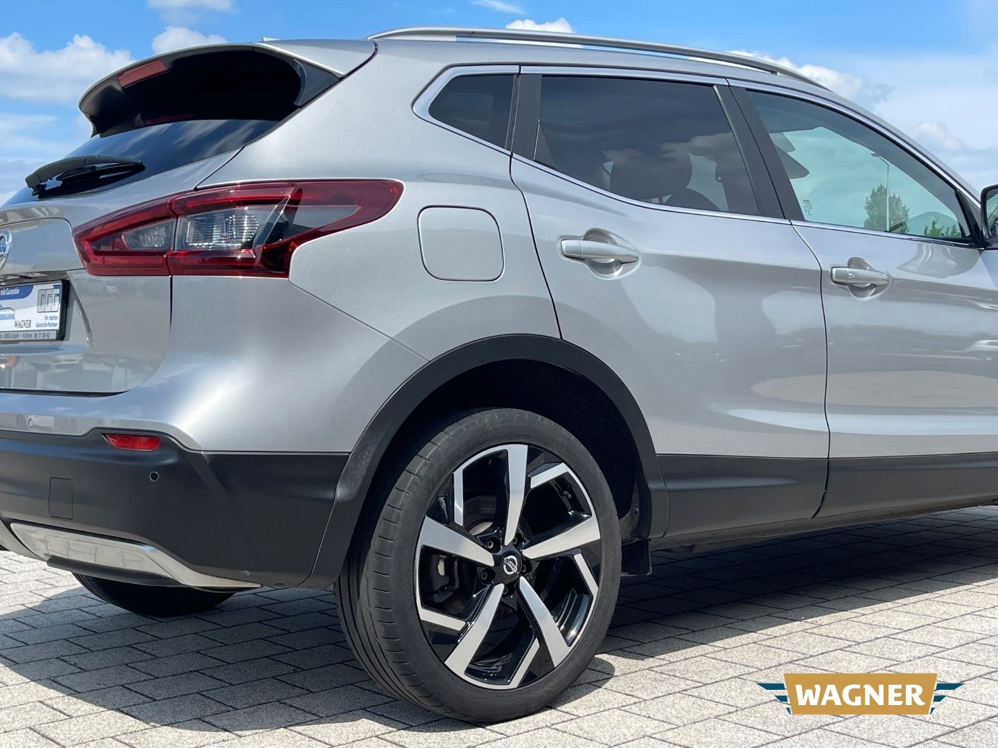 Fahrzeugabbildung Nissan Qashqai Akari Leder Pano SHZ 360°LED  Klimaautom