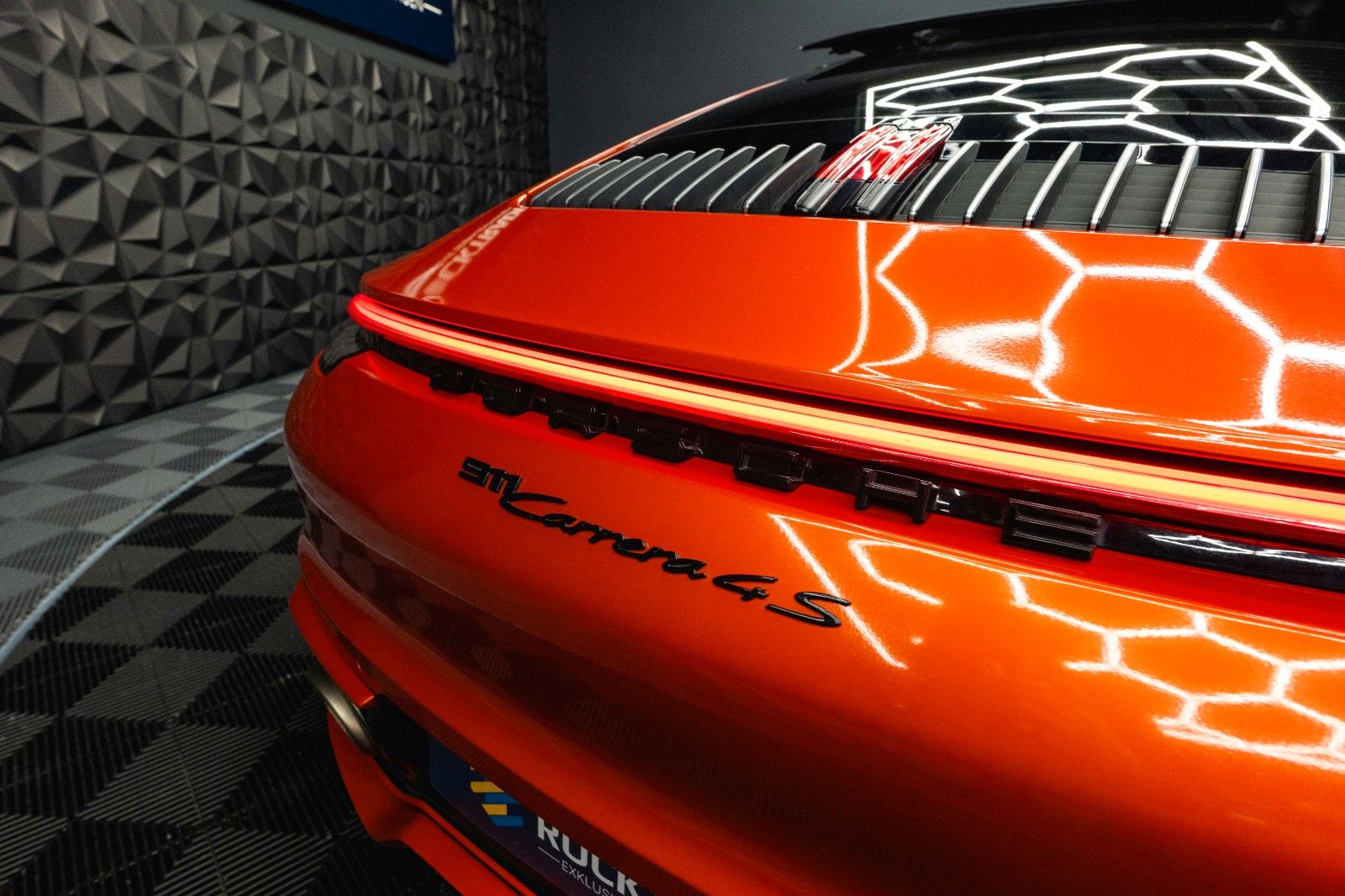 Fahrzeugabbildung Porsche 992 911 Carrera 4 S TECHART AKRAPOVIC 111 Punkte