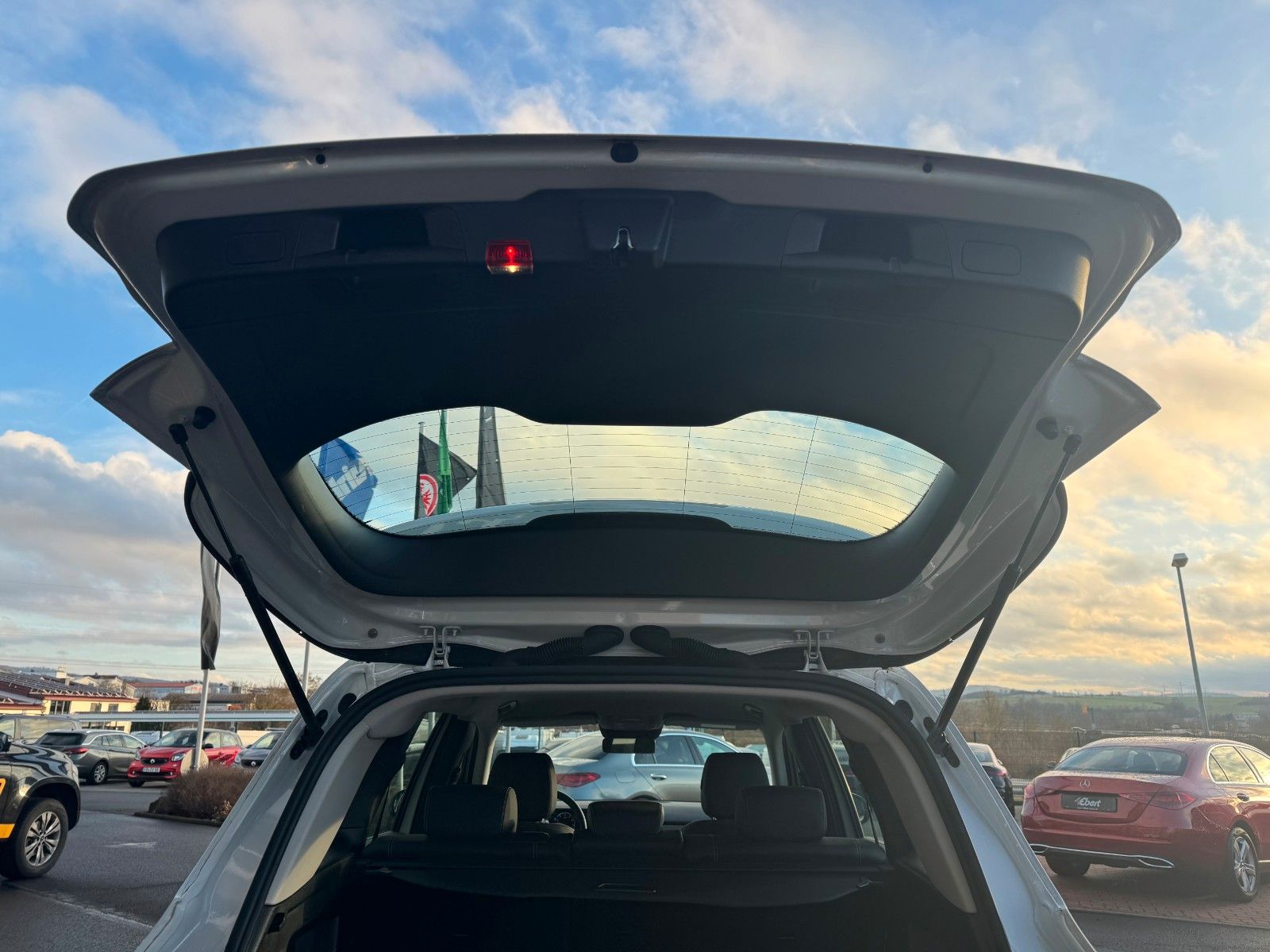 Fahrzeugabbildung Mercedes-Benz GLB 200 4M Style+StandH+Distr+RKamera+Augment