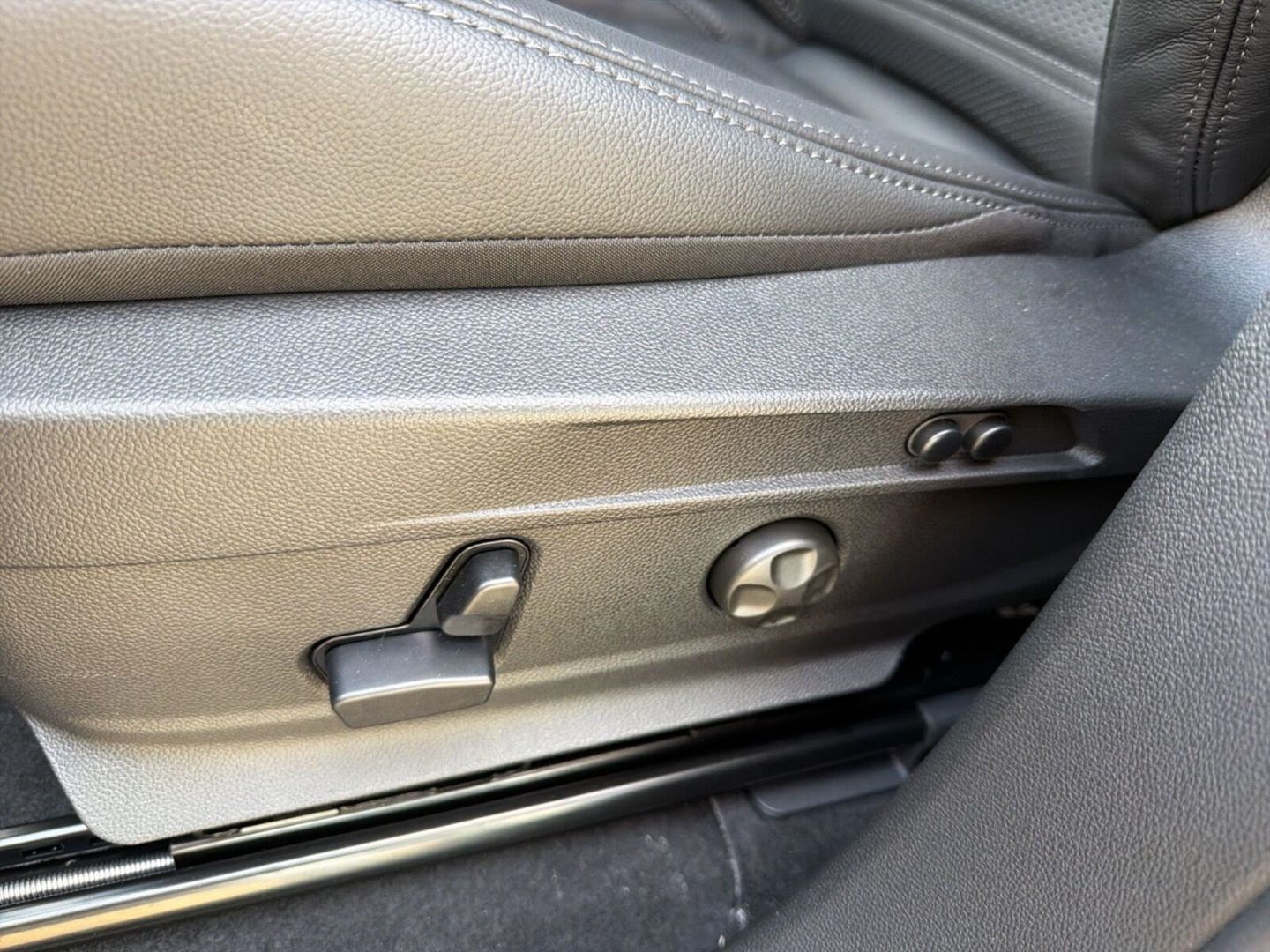 Fahrzeugabbildung Alfa Romeo Stelvio Veloce Q4 2.0 Turbo - AHK - 21 Zoll- Pan