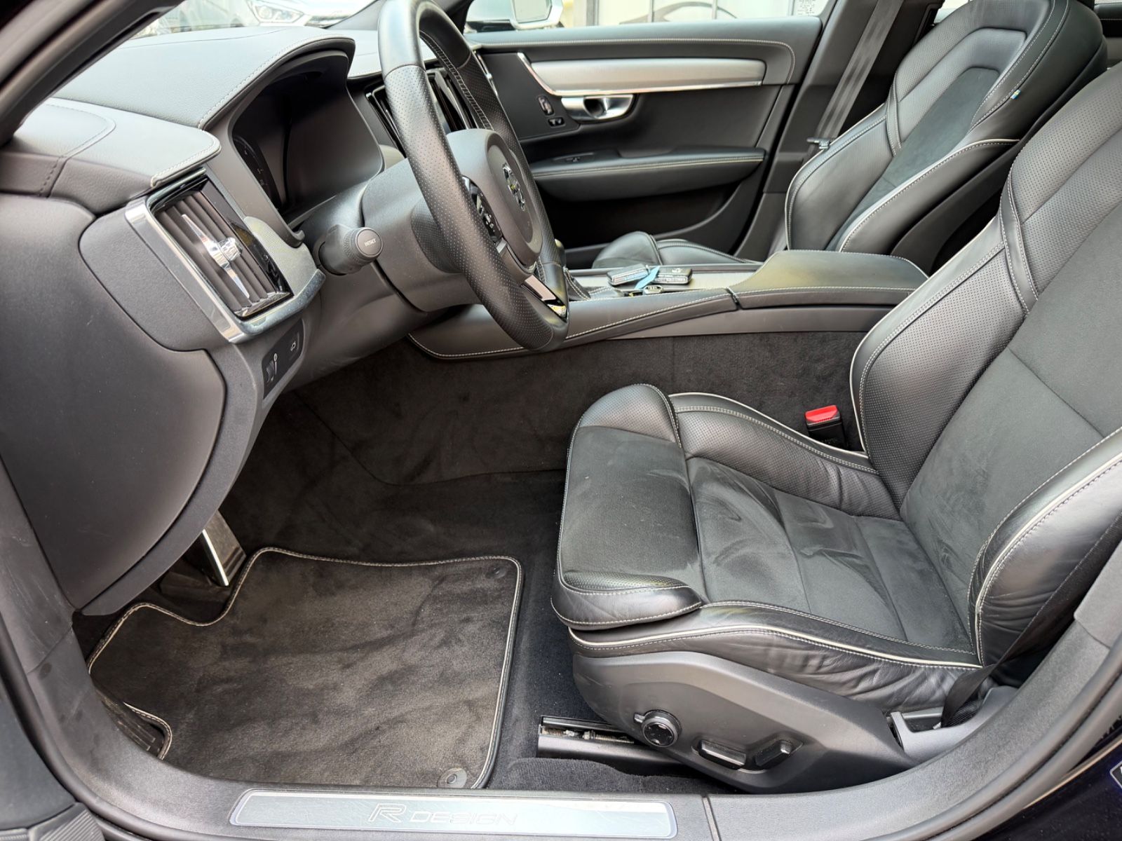 Volvo V90 Kombi R Design AWD/ALLRAD/SPORTPAK*/PANO/KAM foto 12