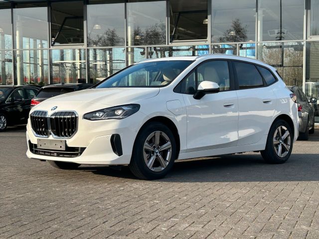 BMW 230e xDrive Active Tourer / Glasdach / AHK